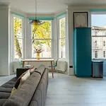 Central 2Br Modern Apartment 5Mins To Train Station